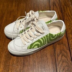 Soludos Ibiza Platform Psychedelic Spiral Sneakers in Forest Green size 7.5